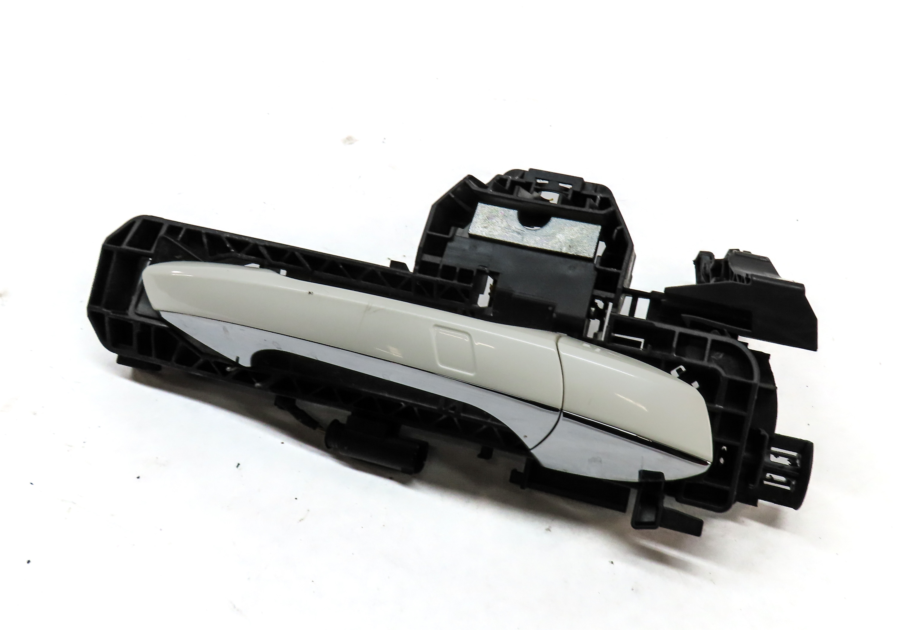 08-17 MERCEDES C250 C300 C350 C63 E250 E350 RIGHT FRONT DOOR HANDLE (WHITE) — exact item pictured